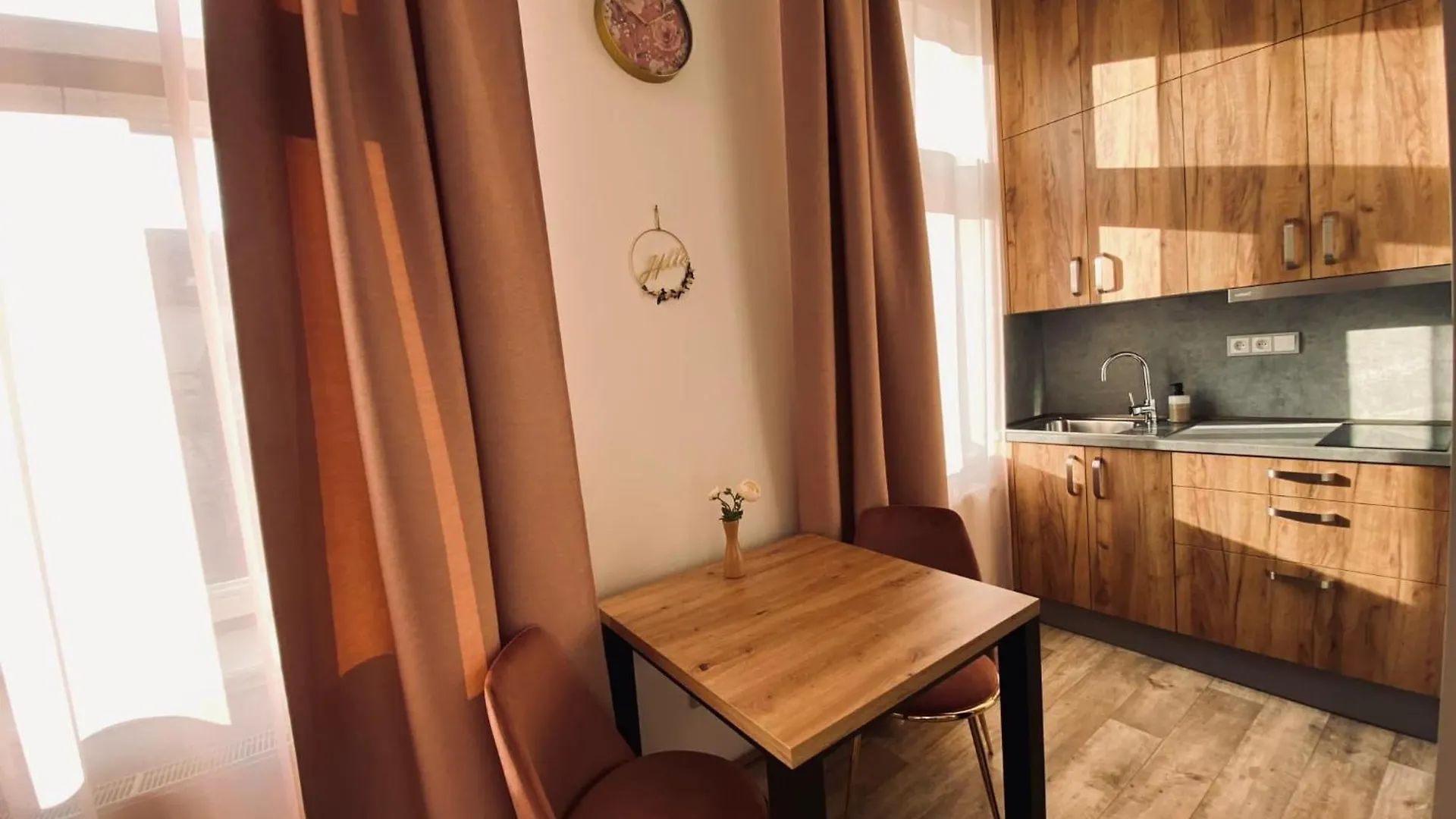 Kompletne Vybavene Studio U Divadla - Wi-Fi Zdarma Pardubice